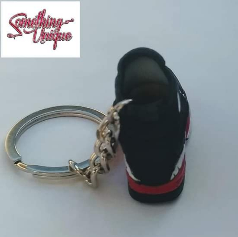 Mini Shoe Keychain - Picture 3 of 3